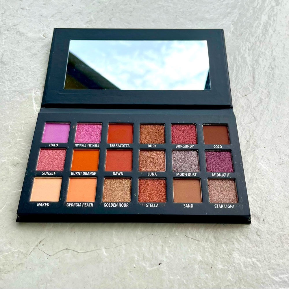 NEW! Kab Cosmetics Day + Night 18 Pan Eyeshadow Palette 21.6g/0.76oz Full Size